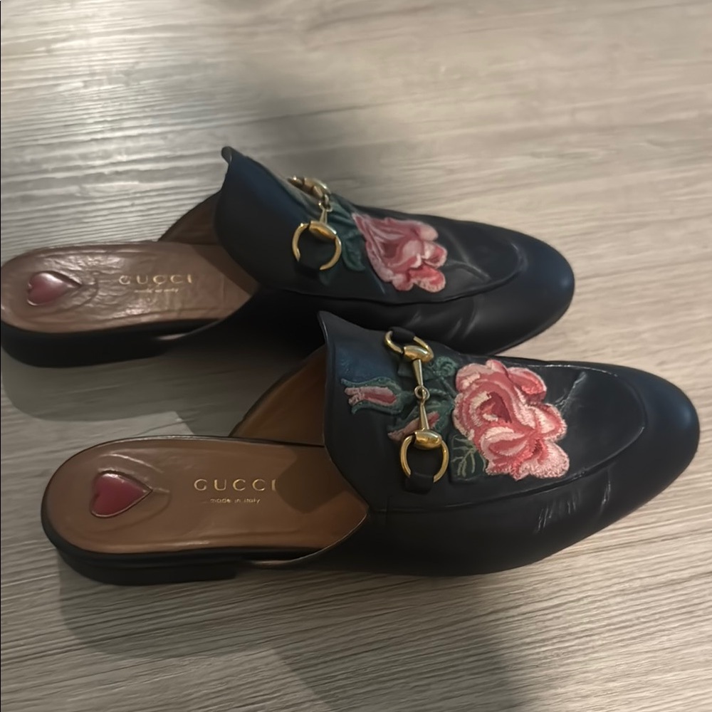 Gucci Black and Pink Floral Embroidered Mules - Picture 2 of 5